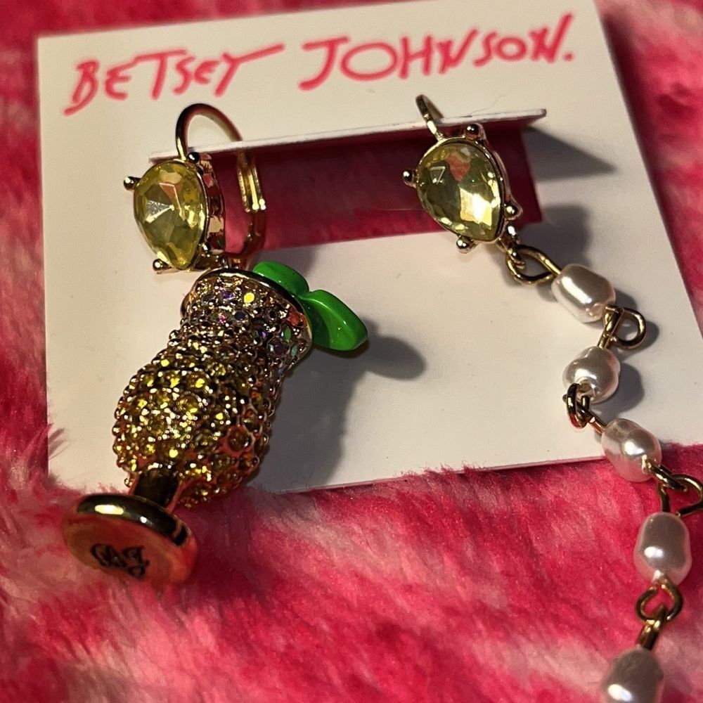 NWT Betsey Johnson cocktail earrings.